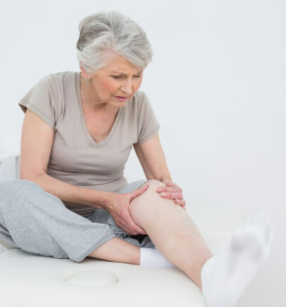 Elderly woman with knee pain.