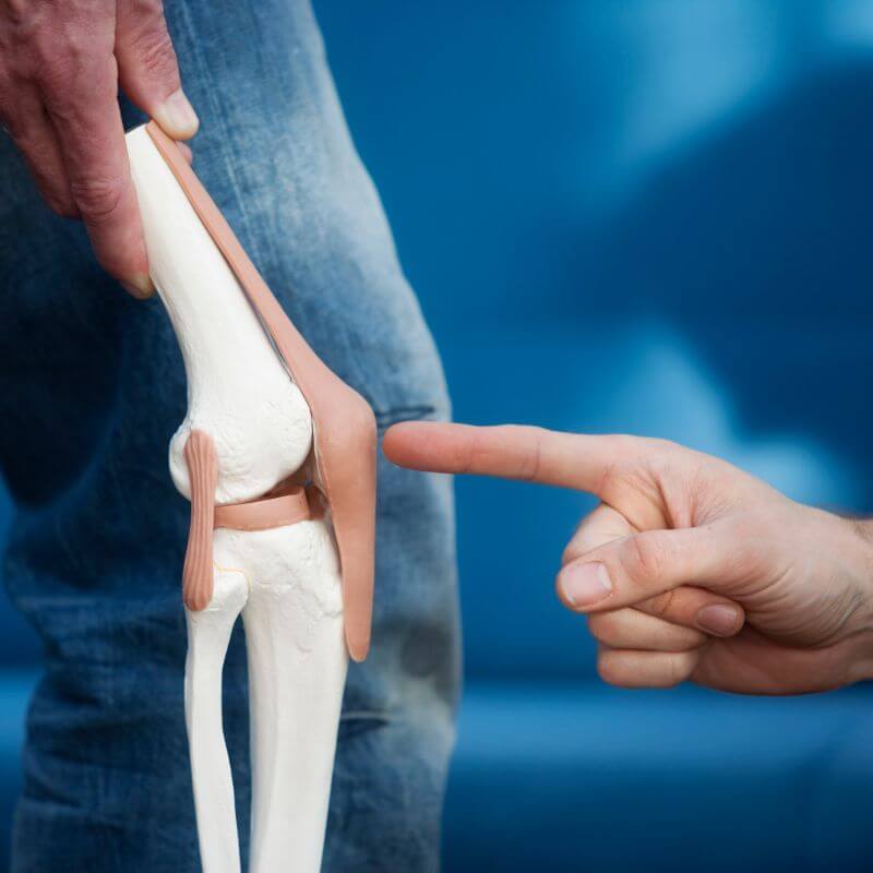 Knee joint pain and clicking